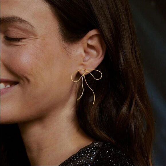 Gold  bow  earrings  #138 - Picture 1 of 4